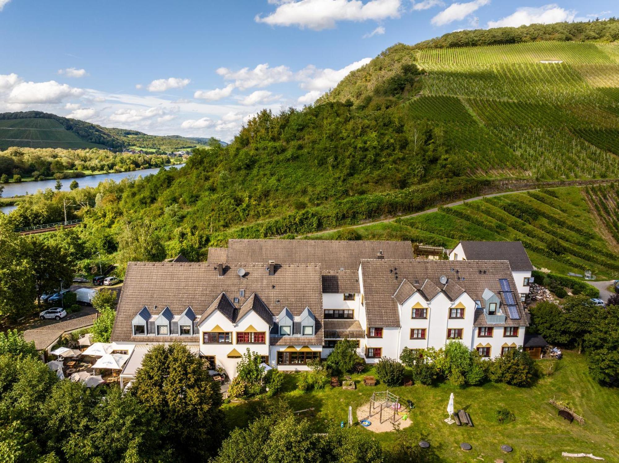 Weinhotel Restaurant Klostermuehle Ockfen Esterno foto